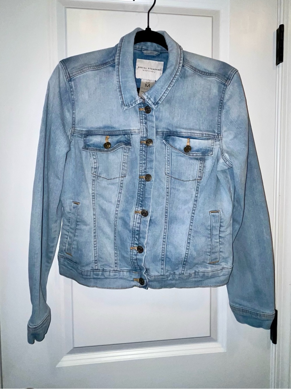 Classic Light Blue Wash Denim Jacket Relaxed Fit Jean Jacket Women’s Medium